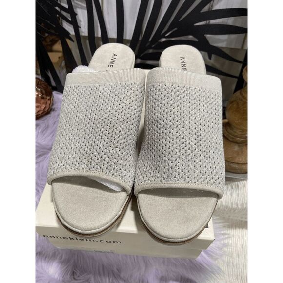 Anne Klein Women's Hannah Mule Sandals - cream with silver/gold thread 9.5M - Picture 2 of 6